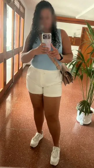 Eva, 33