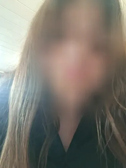 Evi, 27