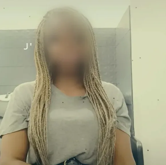 Julia, 39