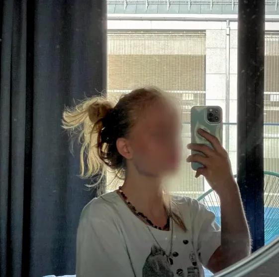 Karin, 19