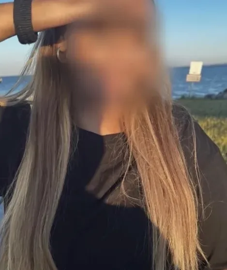 Monique, 20