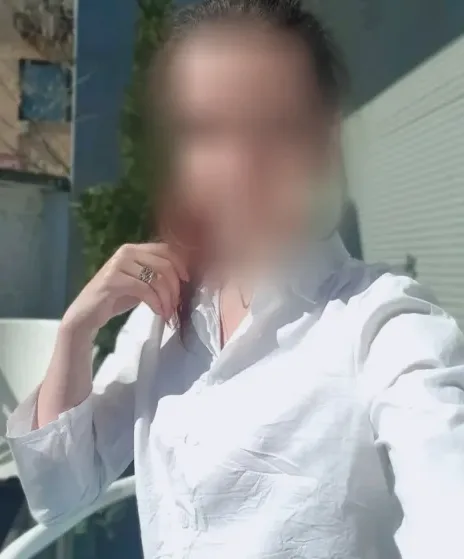 Nina, 32