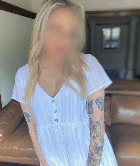 Zoe, 40